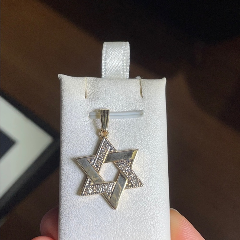 Marathon 14K gold Star of David with diamonds